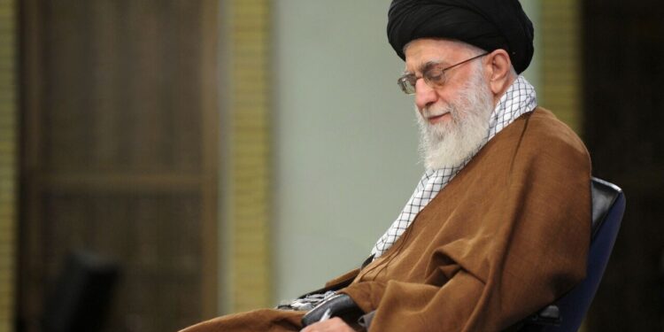 رهبر انقلاب: راه و مکتب سید مقاومت ادامه خواهد یافت